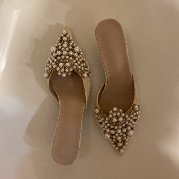 Lace and Pearl Shoes - Picture 4 of 4